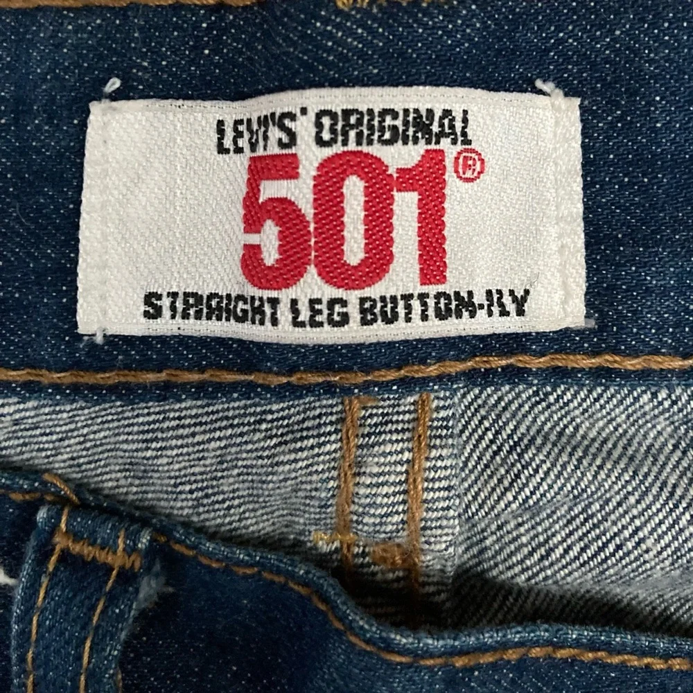 ✨LEVI’S✨GENUINE 501 BUTTONFLY sz38x30🔹2sm frays at hem as seen in photos 💥GUC💥
